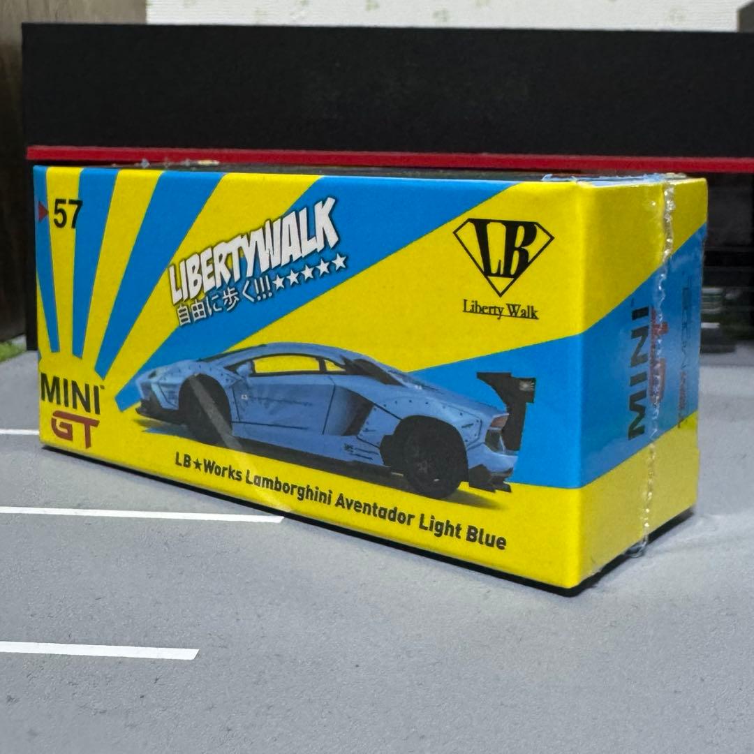 MINI GT lbwk ランボルギーニアヴェンタドール