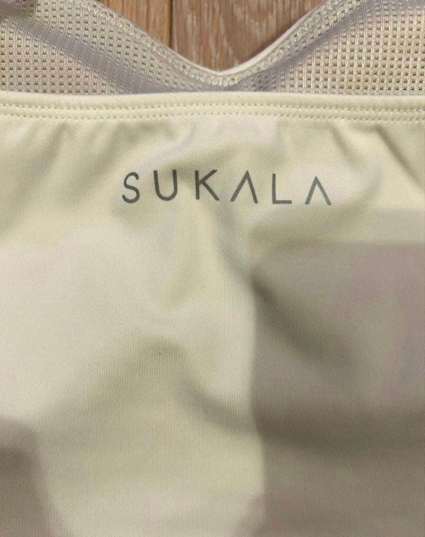 SUKALA スカーラ　カップ付きオープンネックTee アイボリー　Lサイズ