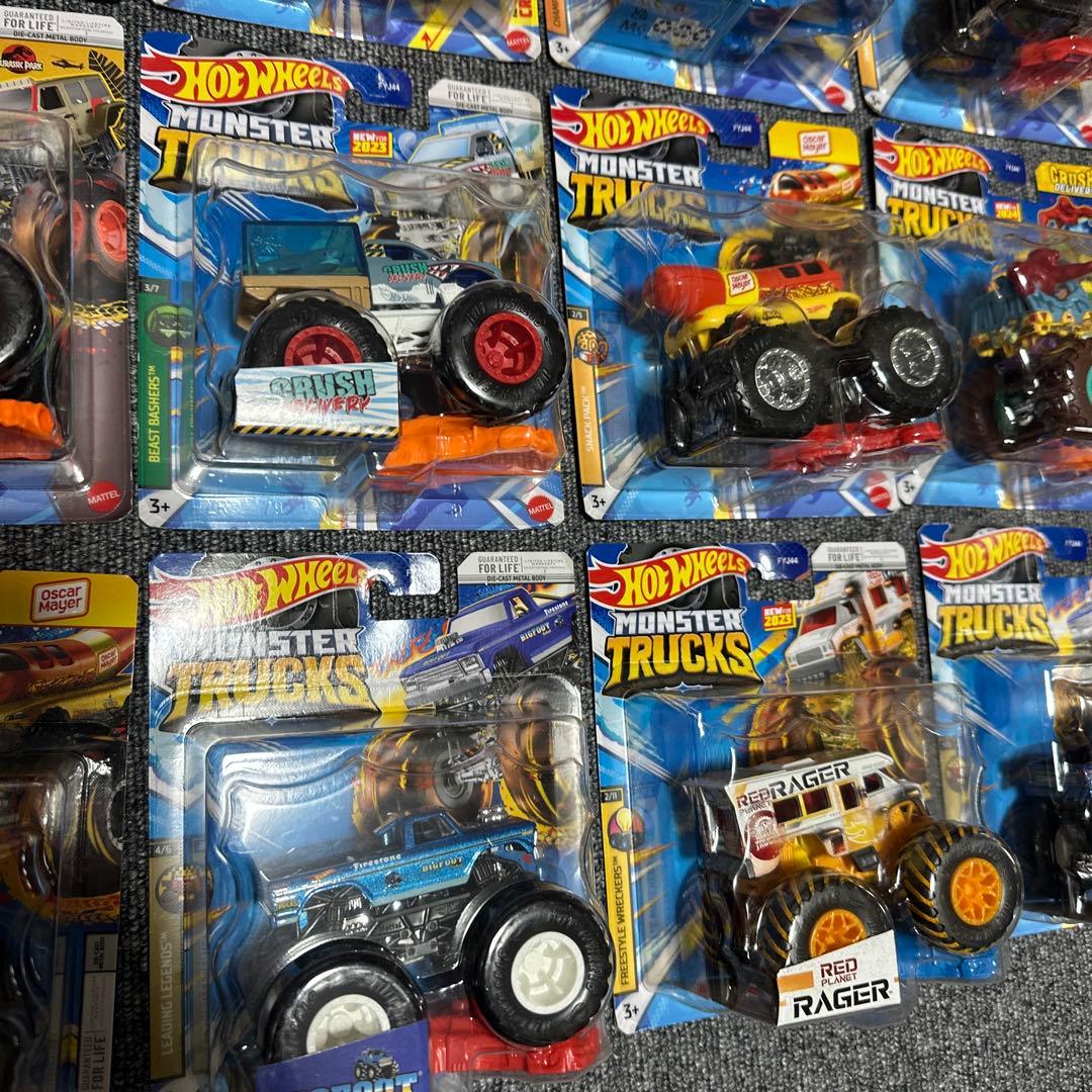 ホットウィール　モンスター　トラック　２４台　セット