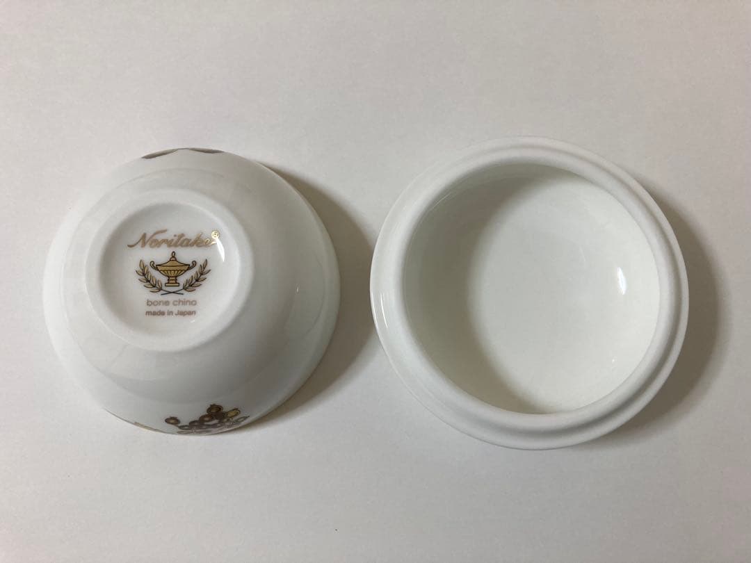 ノリタケ　ボンボニエール　金の実　陶器製蓋付き小物入れ　ホワイト白色ゴールド金色