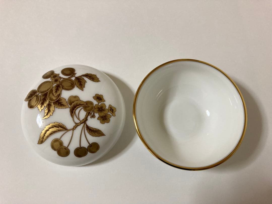 ノリタケ　ボンボニエール　金の実　陶器製蓋付き小物入れ　ホワイト白色ゴールド金色