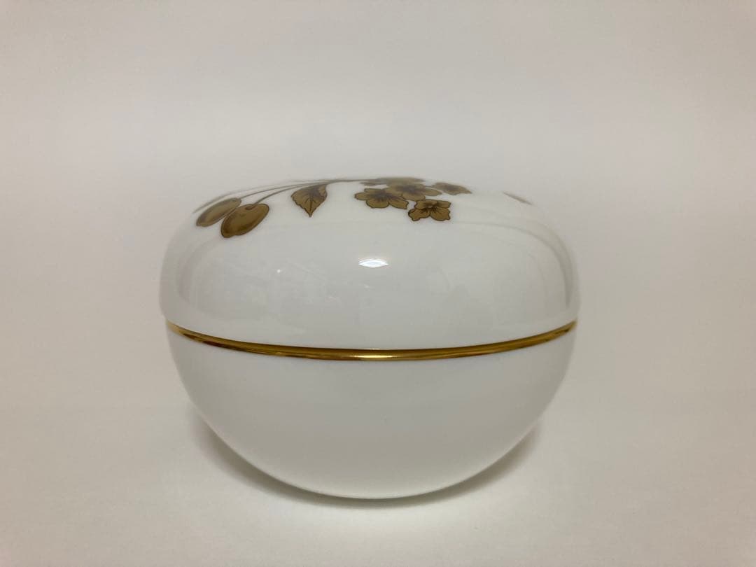 ノリタケ　ボンボニエール　金の実　陶器製蓋付き小物入れ　ホワイト白色ゴールド金色