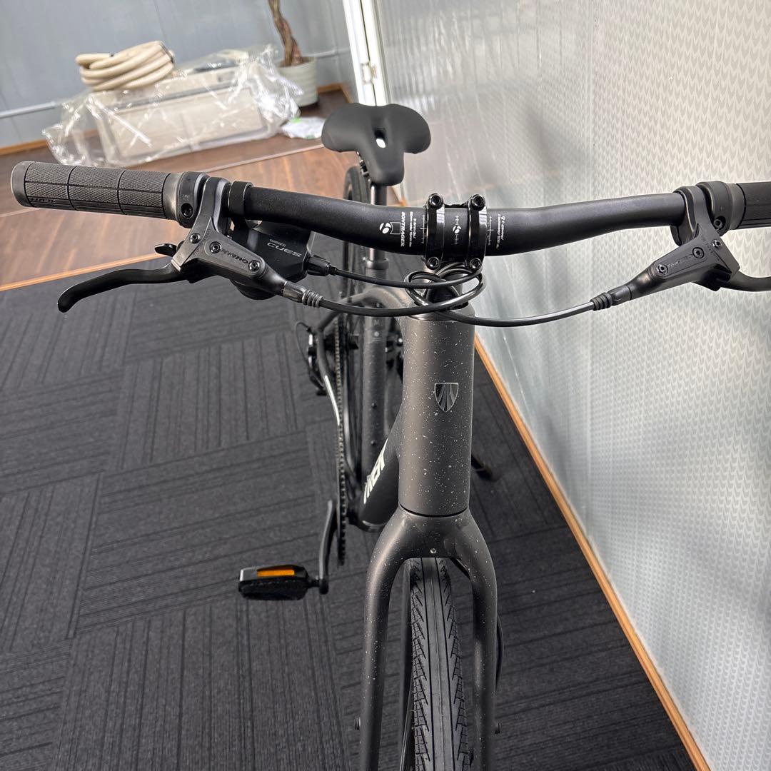 TREK クロスバイク マットブラック FX2新車。