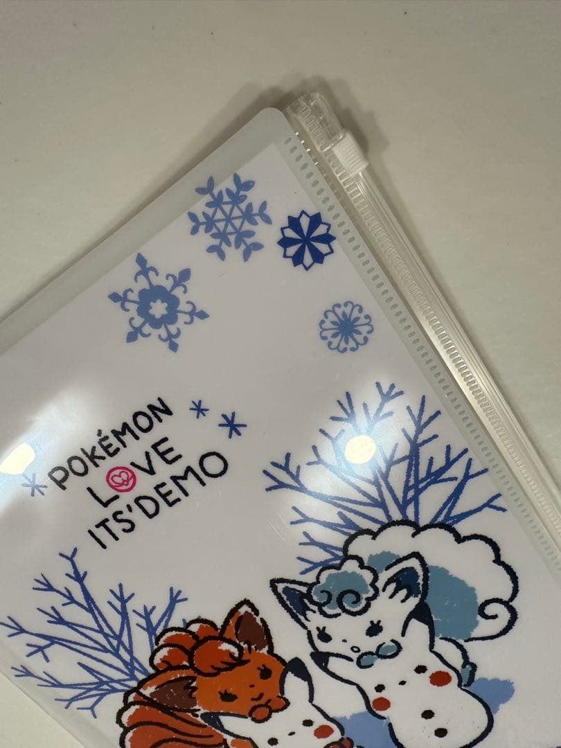 イッツデモ　ポケモン　ロコン達と雪だるまピカチュウのマルチクリアファイル