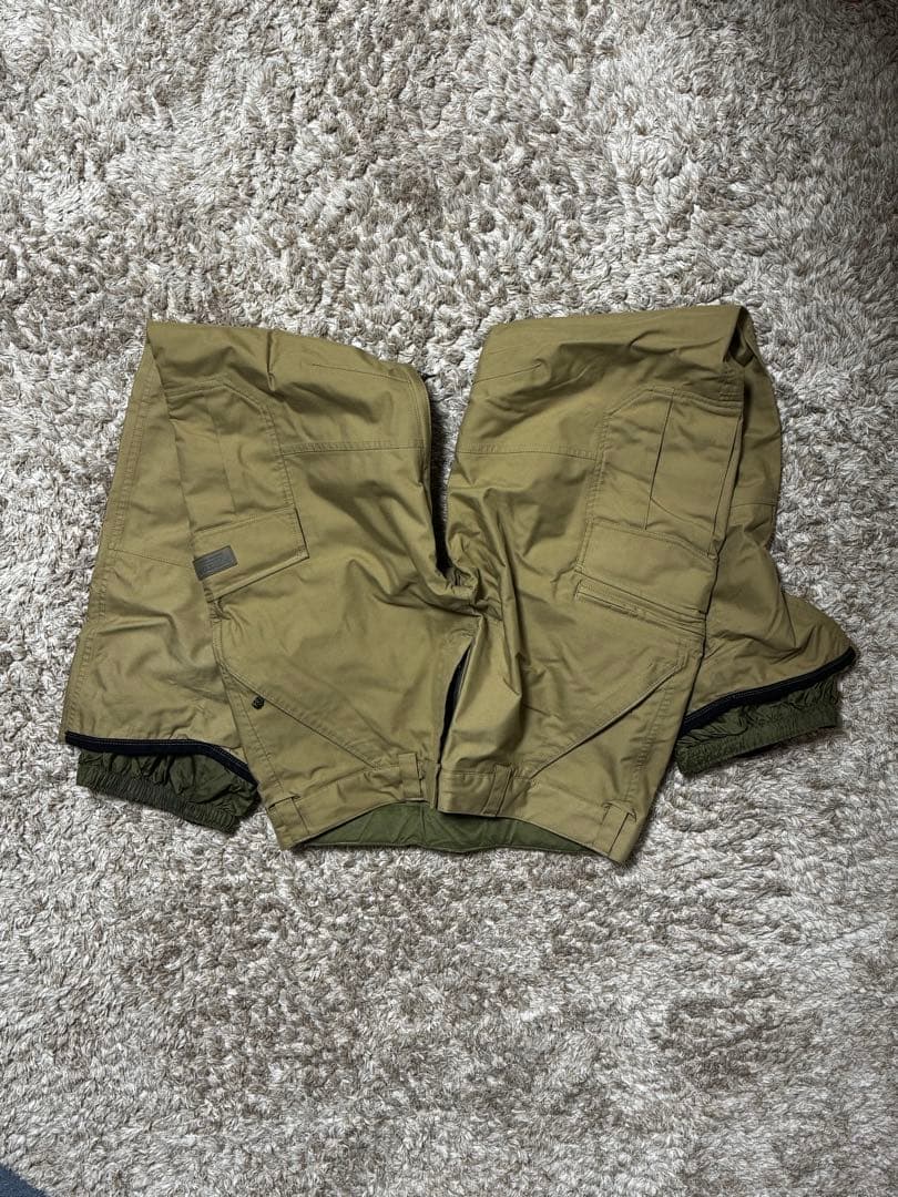 Burton カーゴパンツ　スノボウェア　カーキ　バートン　スノーウェア