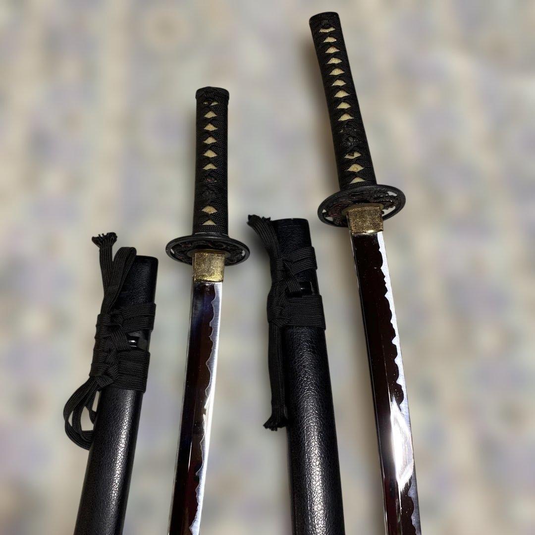 上級模造刀大小２本 黒柄 龍彫透し丸鍔 黒鱗鞘