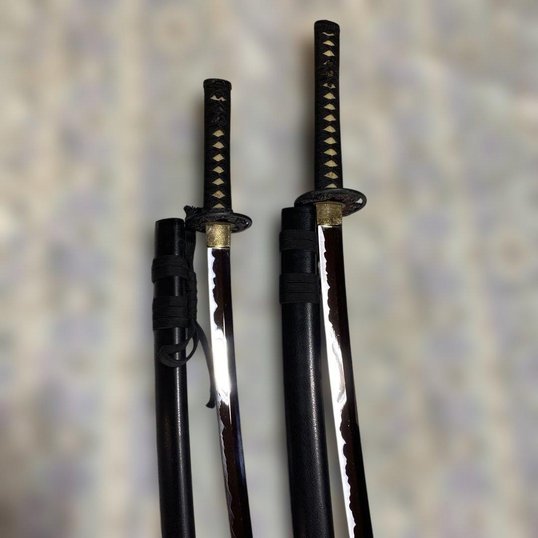 上級模造刀大小２本 黒柄 龍彫透し丸鍔 黒鱗鞘