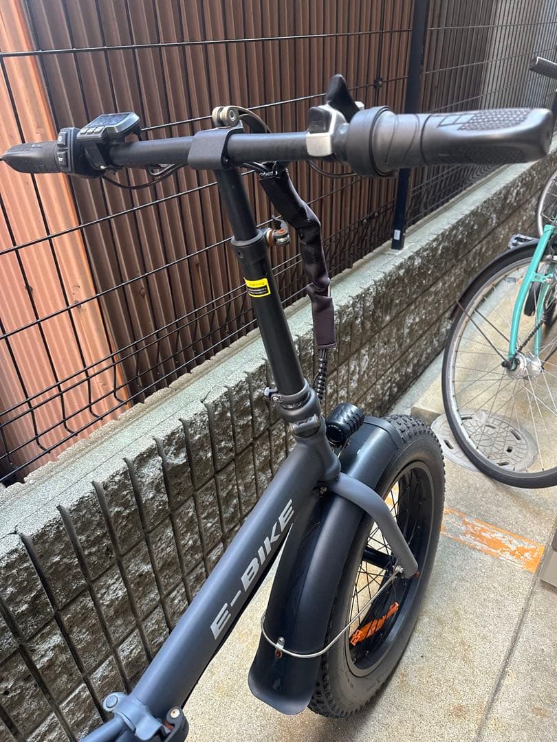 E-BIKE ブラック 前部バスケット付き
