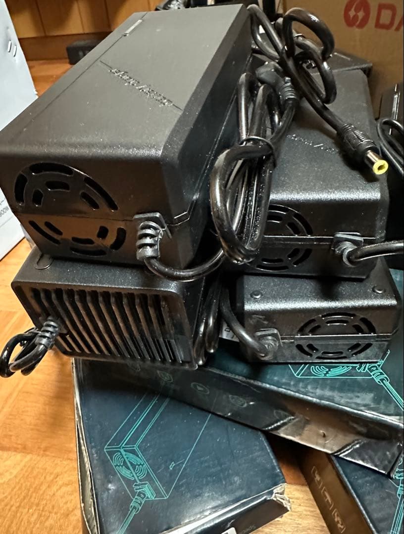 リチウムバッテリー充電器 42.V 5A 1個