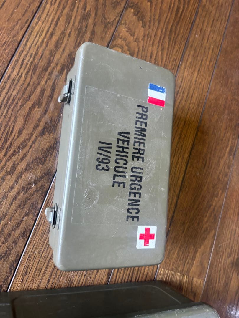 フランス製IV93救急箱セット　軍幕　ブッシュクラフト　キャンプ　実物