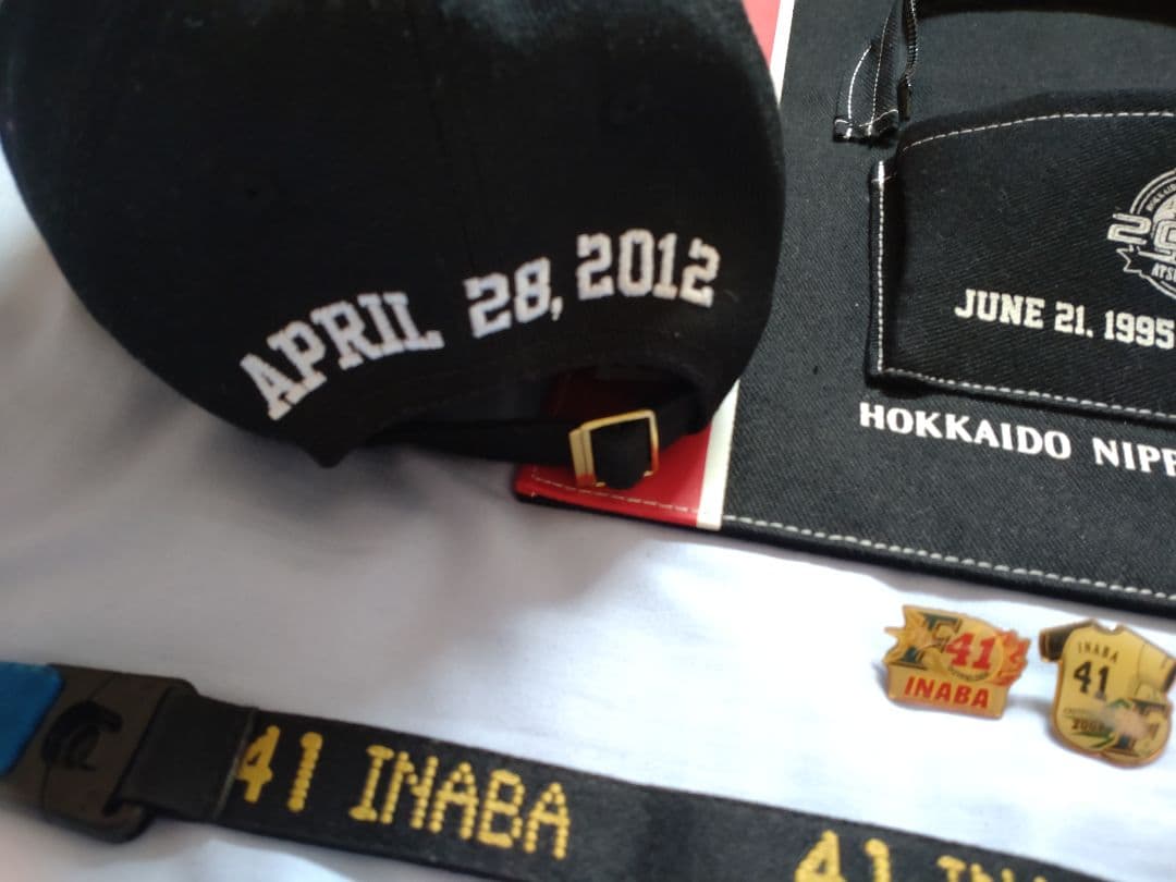 日本ハムファイターズ稲葉篤紀氏　2000本安打達成記念キャップ他セット