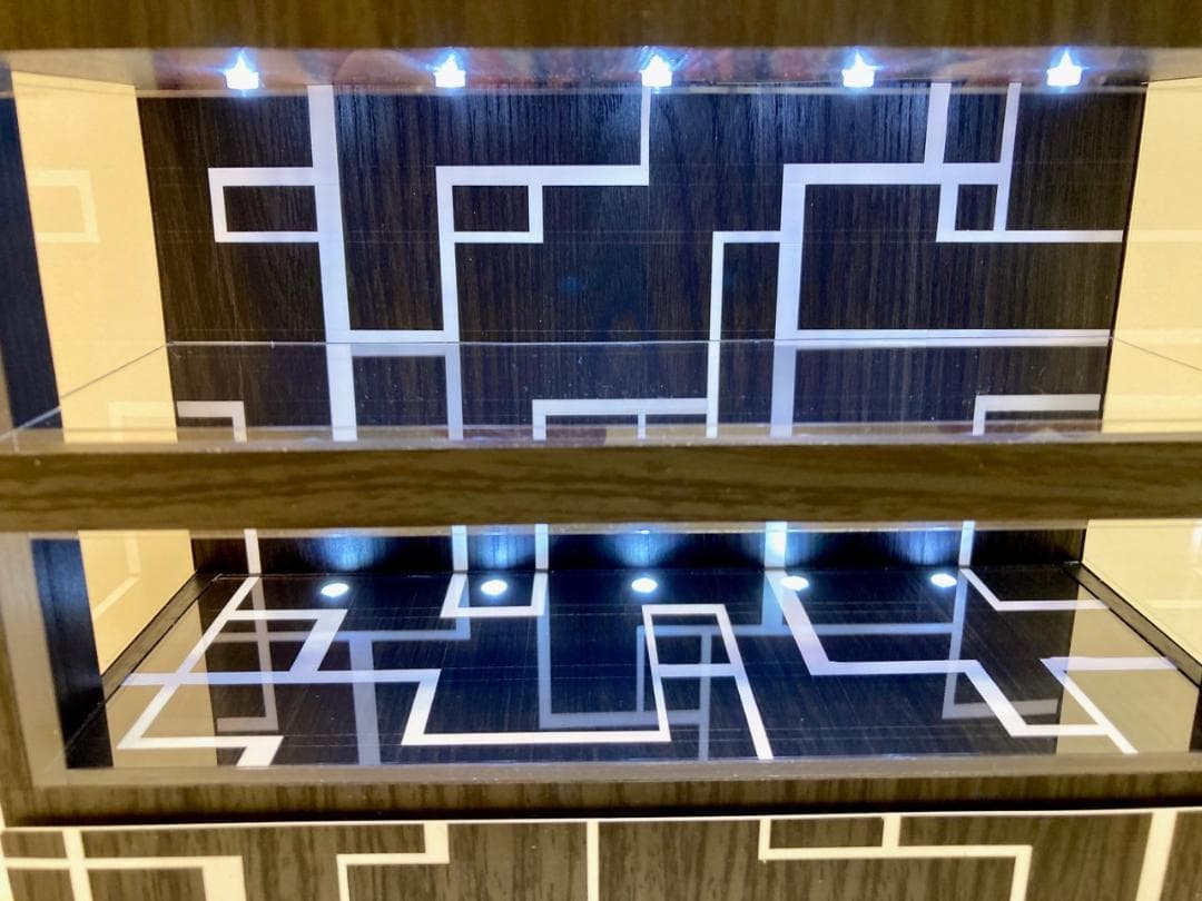 1/64展示10台可能・幾何学底目地・2層式ディスプレーBOX / ネオジオラマ