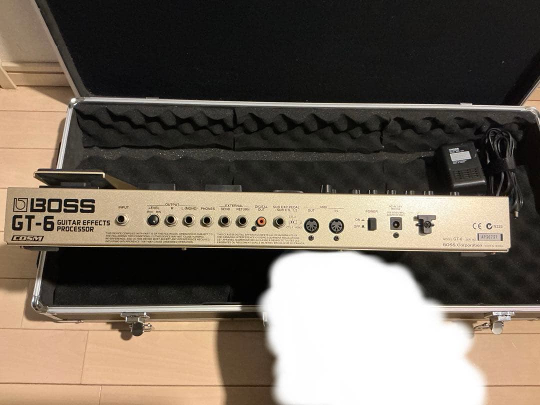 BOSS GT-6 マルチエフェクター （ハードケース付・通電確認済）