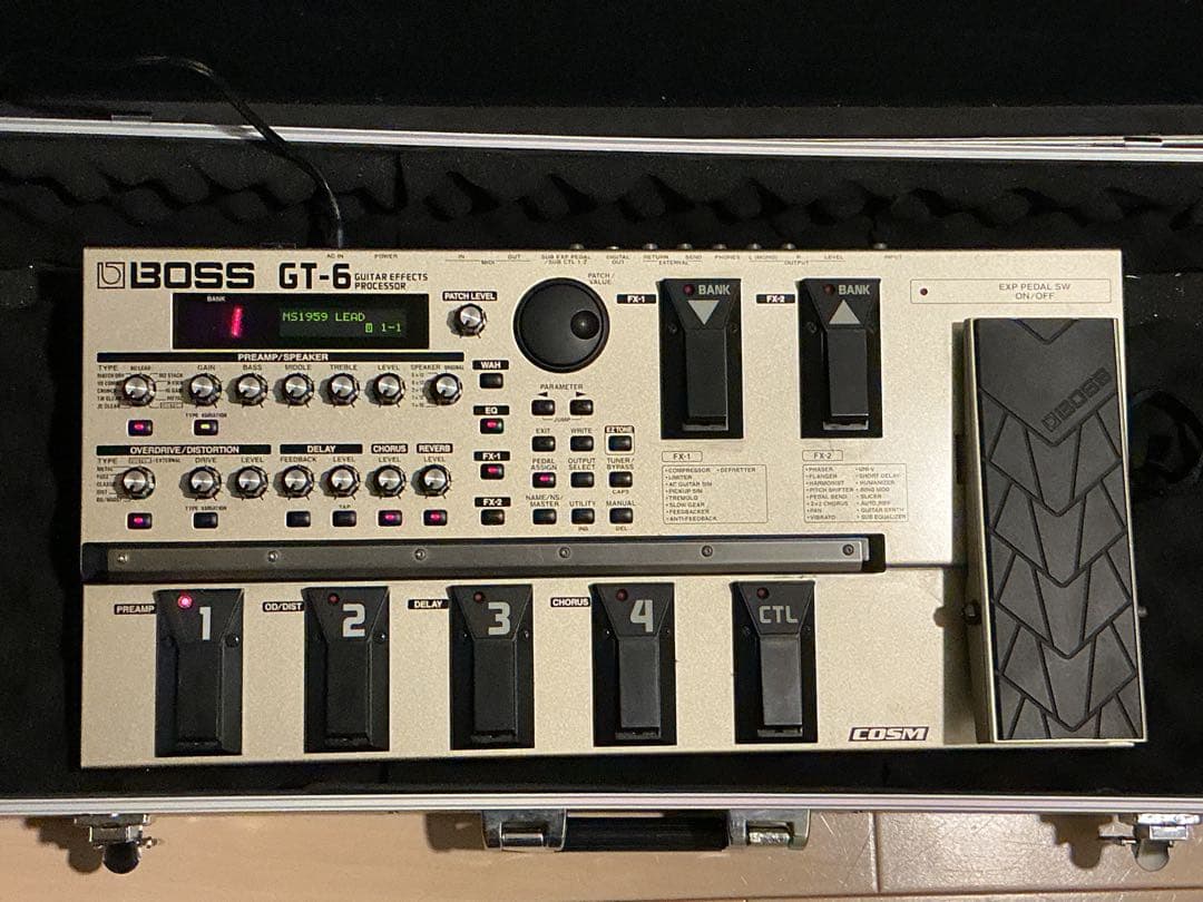 BOSS GT-6 マルチエフェクター （ハードケース付・通電確認済）