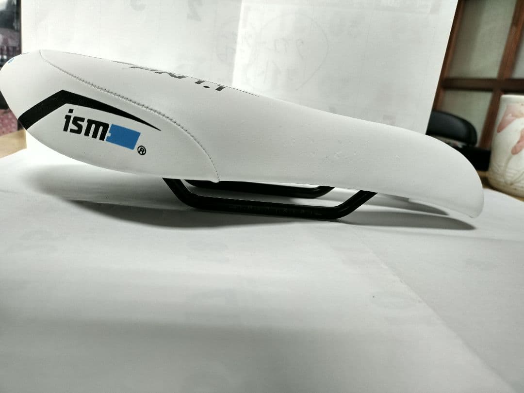 新品未使用ISM PN 1.1 サドル 40シリーズ ホワイト