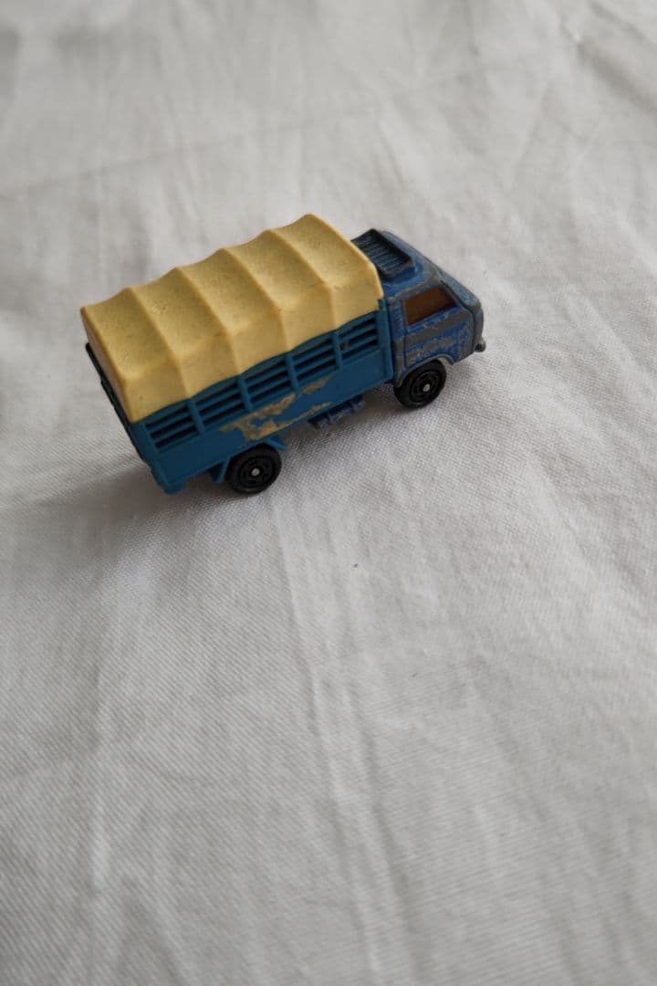 トミカ 青いトラック ミニカー