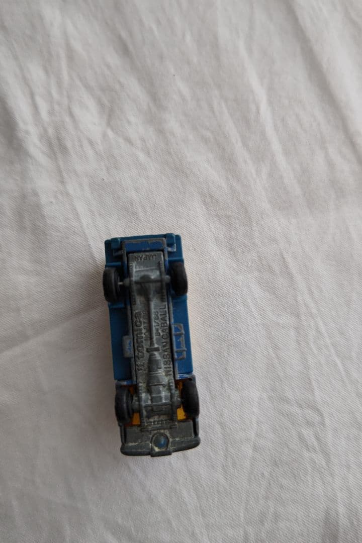 トミカ 青いトラック ミニカー
