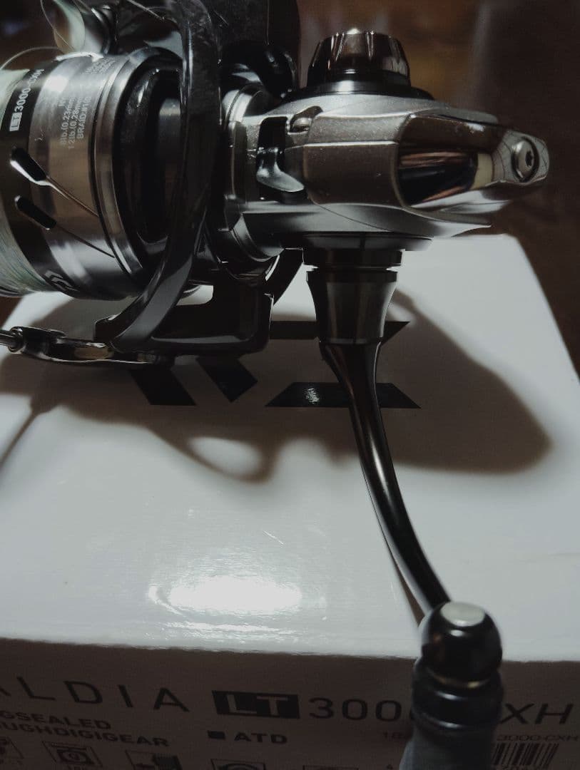 【美品】DAIWA　スピニングリール　ＣＡＬＤlＡ LT3000-ＣＸＨ
