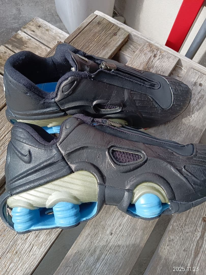 新品　Nike Air Shox ブラック/ブルー