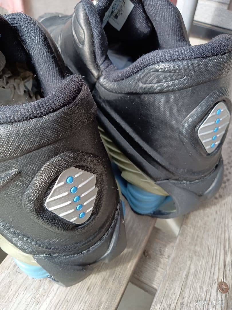 新品　Nike Air Shox ブラック/ブルー