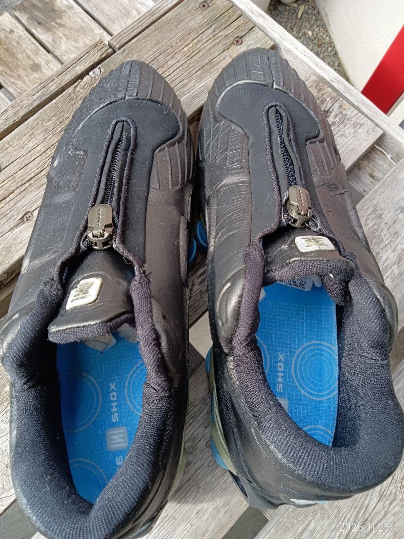 新品　Nike Air Shox ブラック/ブルー