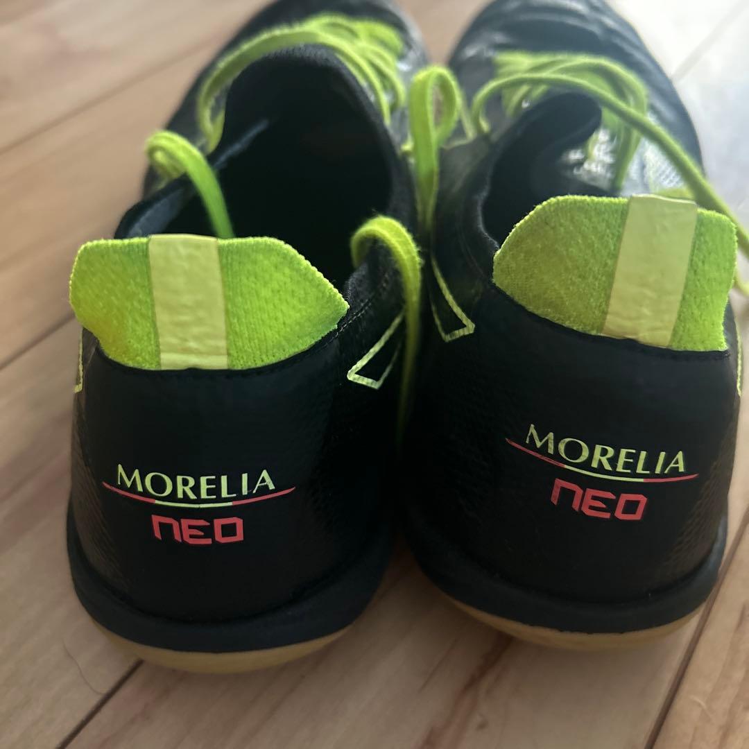 Mizuno Morelia NEO フットサルシューズ