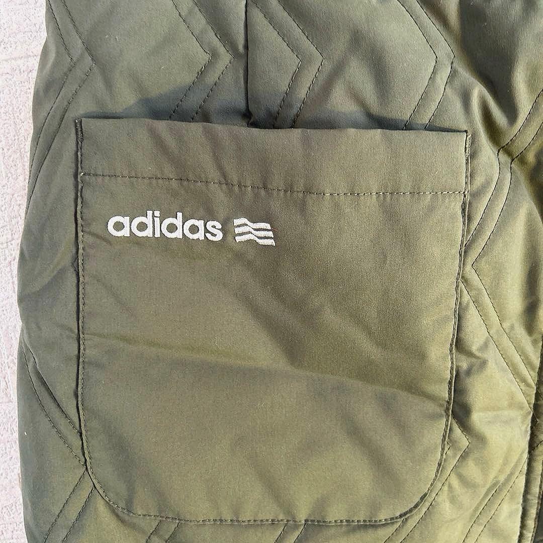 adidas キルティングスカート ホワイト　カーキ