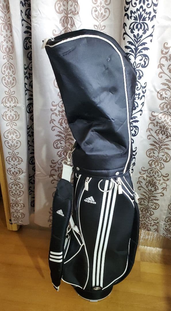 アディダス 　ゴルフバッグ 　黒x白　 軽量　adidasスポーツ用品　オシャレ