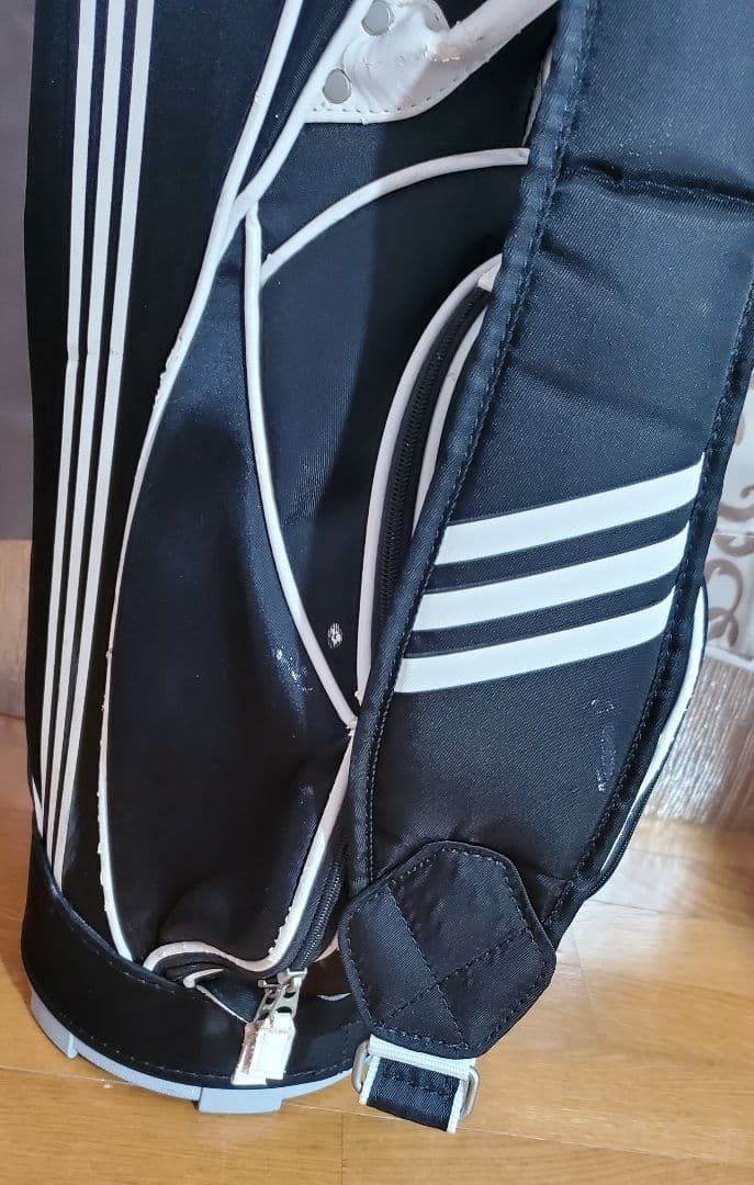 アディダス 　ゴルフバッグ 　黒x白　 軽量　adidasスポーツ用品　オシャレ