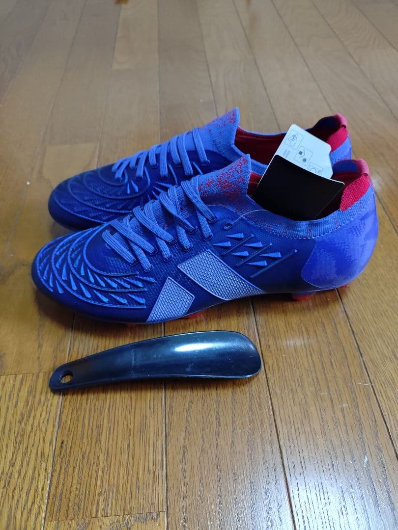 シューズ Nivia Aura