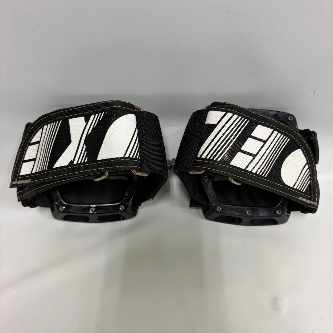 DMR BIKES V12 ペダル ブラック Hold fastストラップ付き