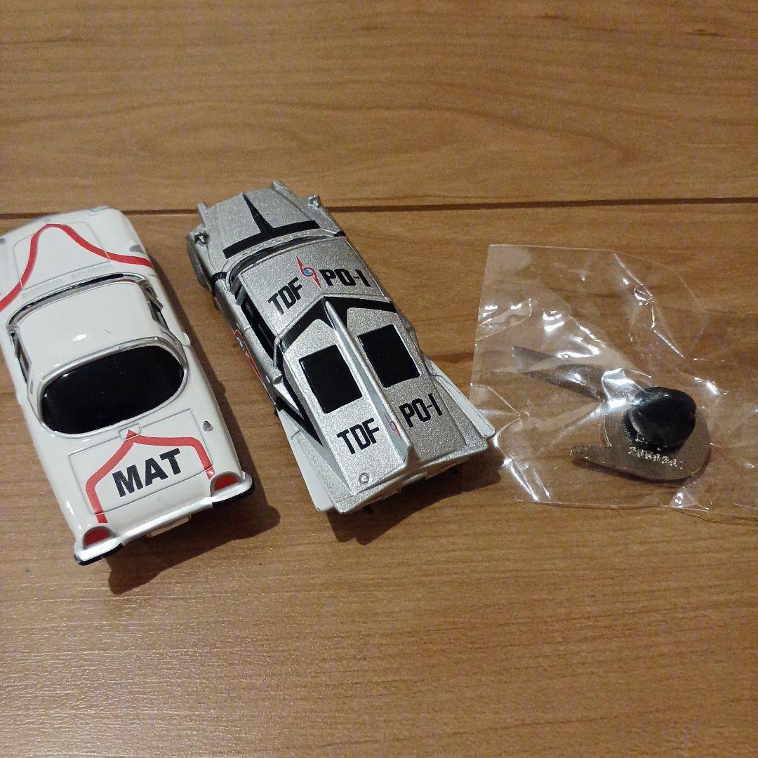 ウルトラセブン　帰ってきたウルトラマン　トミカ　ピンバッジ