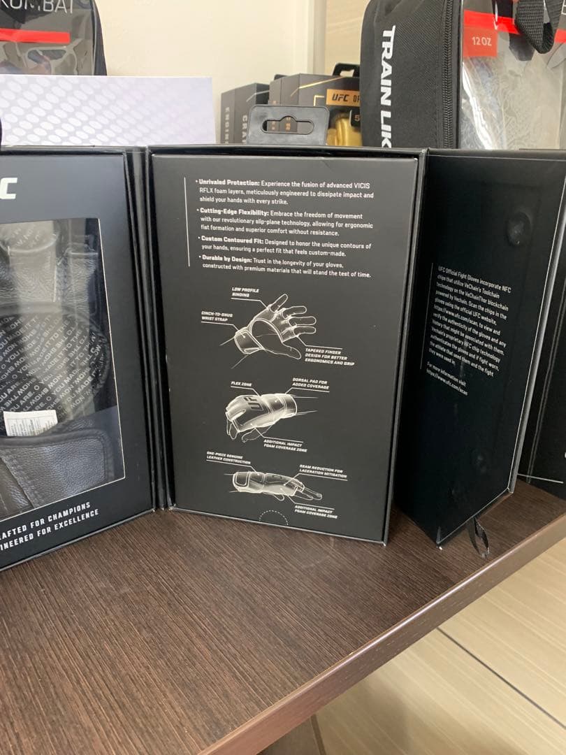外箱訳あり公式販売【独占】UFC3Eight 公式試合用　グローブ新品 激レアS