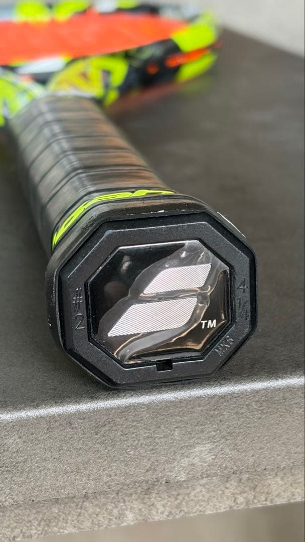 【美品】使用少 Babolat ピュアアエロ2023 面100グリップサイズ2