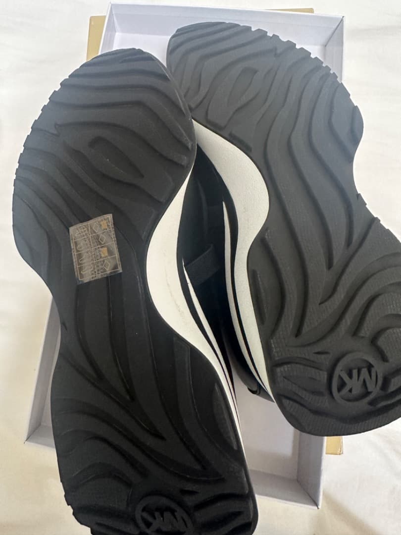 【極美品】MICHAEL KORS(マイケルコース） ARI バレエ スニーカー