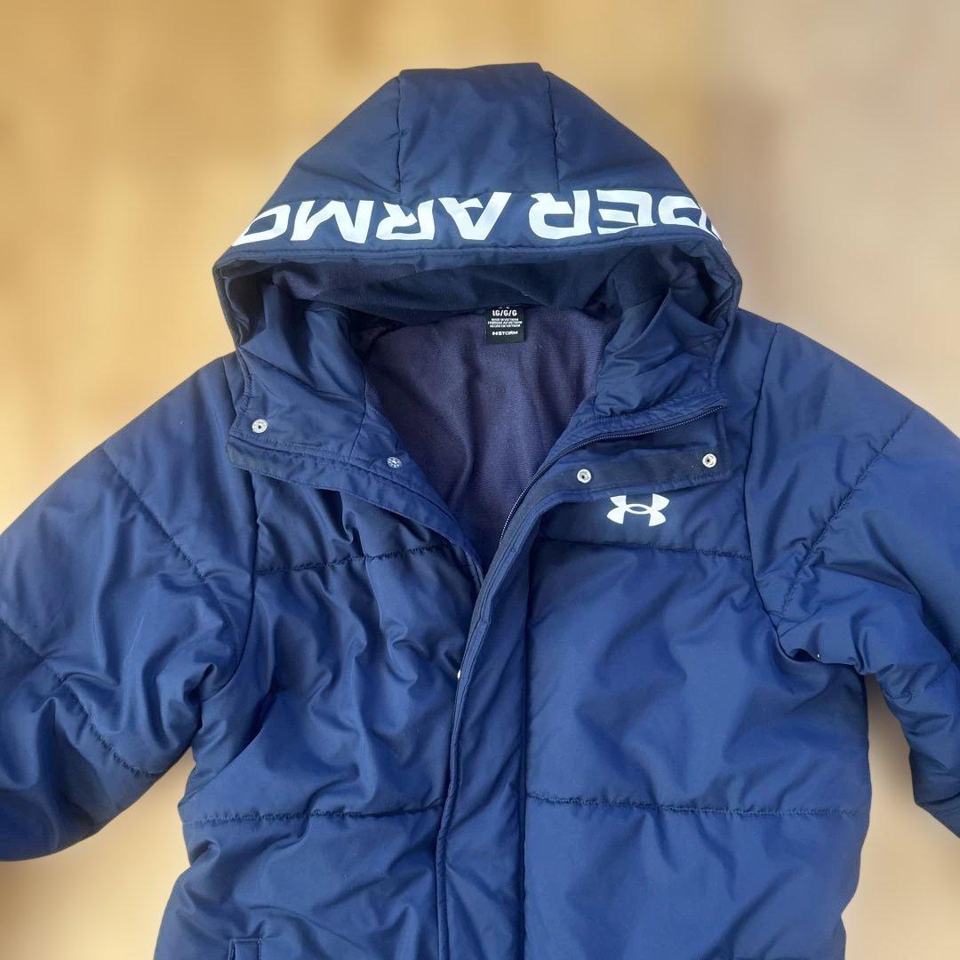 Under Armour フード付きベンチコート ネイビー。中綿ポリエステル