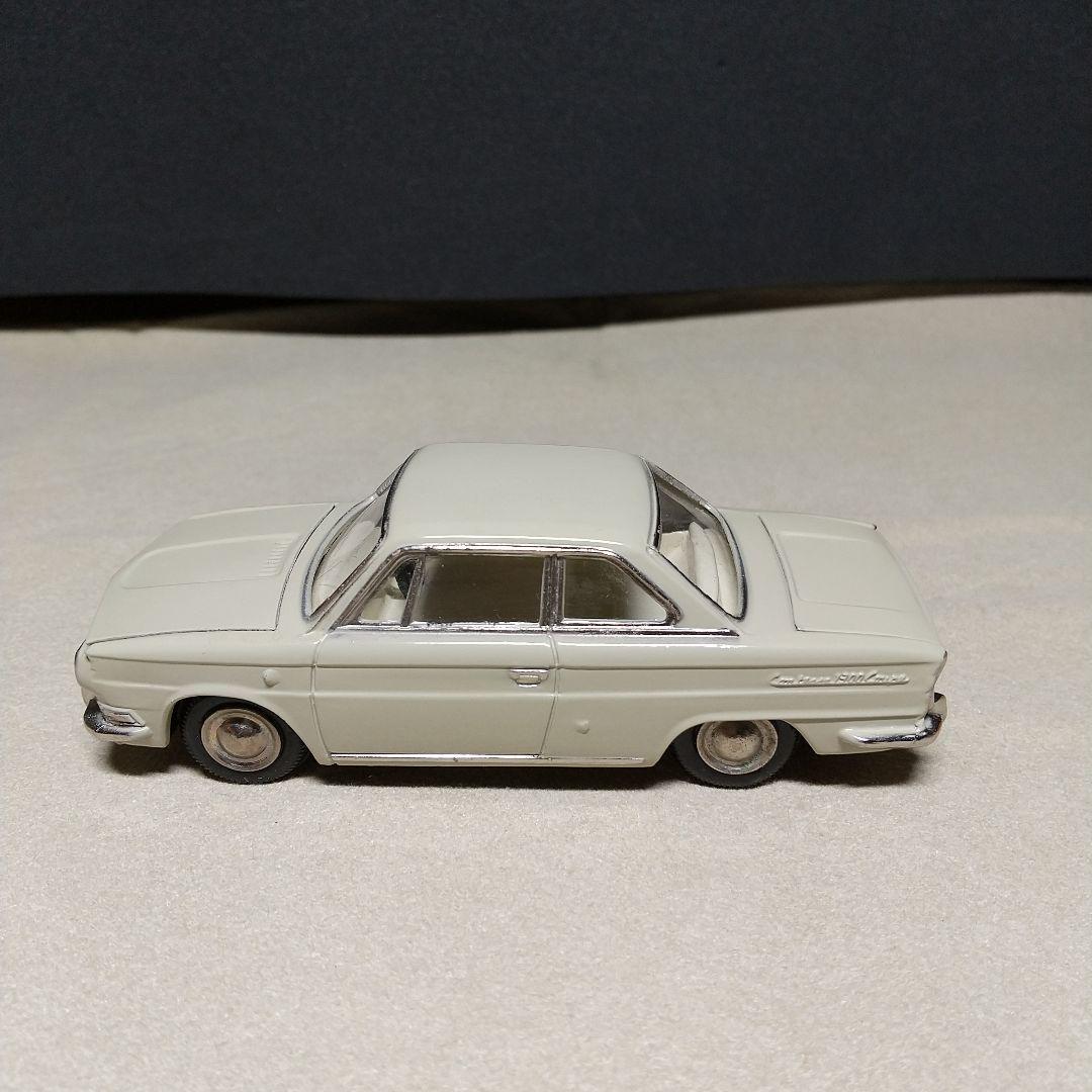 モデルペット　日野コンテッサ・1300・クーペ