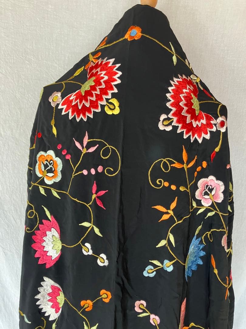フラメンコ　マントン　シージョ　刺繍