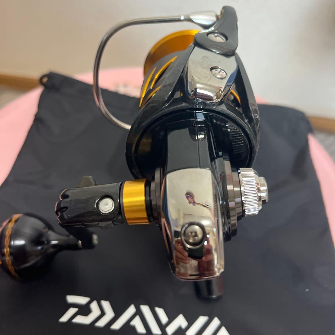 DAIWA LAXUS 3000LBDスピニングリール ブラック/ゴールド