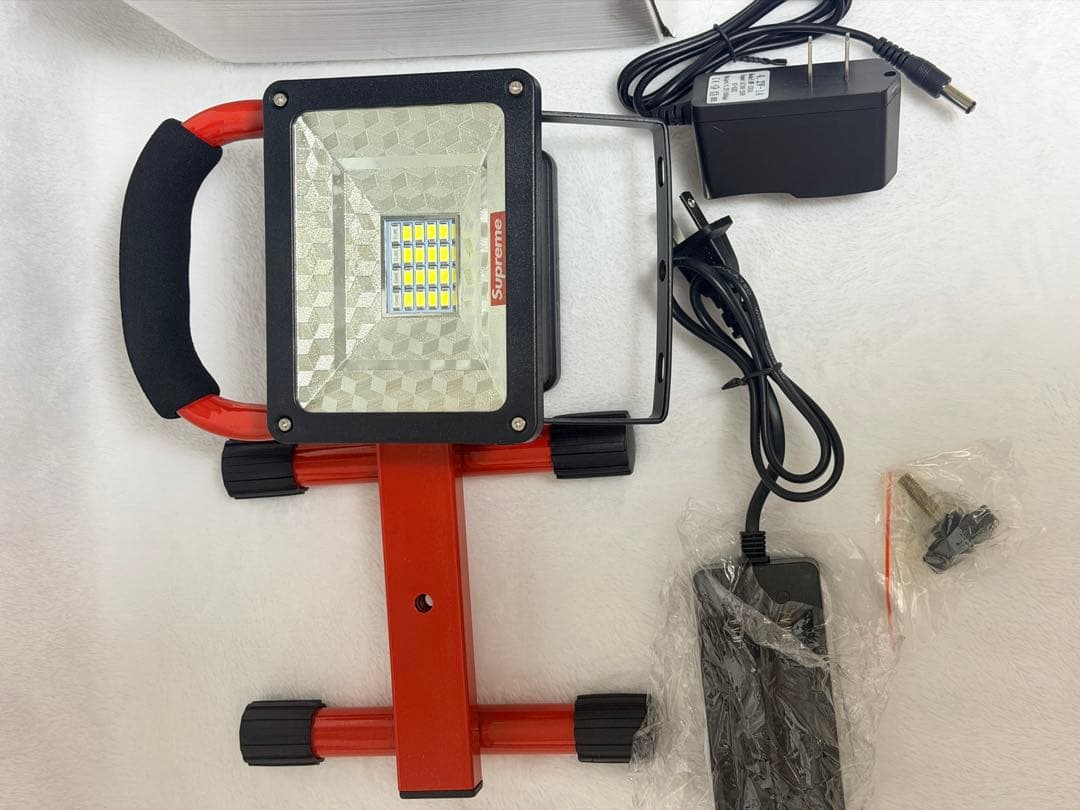 新品未使用品Supreme スタンドライト　CordlessFloodlight
