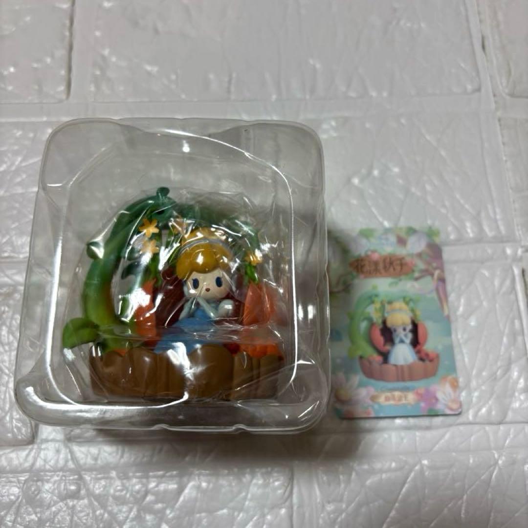 新品未使用52TOYSディズニープリンセス花漾秋千　白雪姫　シンデレラ　アリエル