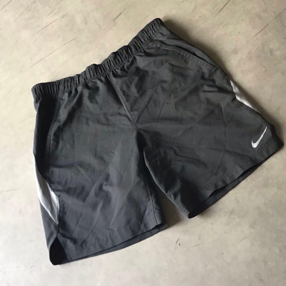 NIKE ナイキ　ハーフパンツ　ナイロン　黒　ブラック　グレー