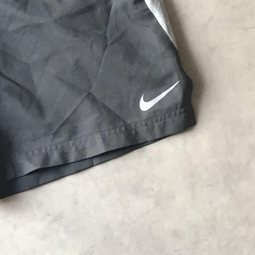 NIKE ナイキ　ハーフパンツ　ナイロン　黒　ブラック　グレー
