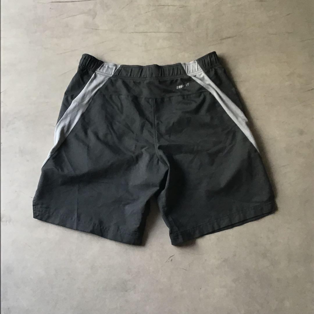 NIKE ナイキ　ハーフパンツ　ナイロン　黒　ブラック　グレー