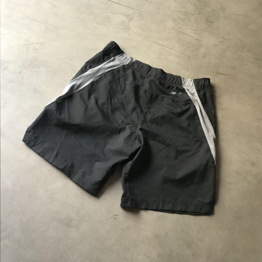 NIKE ナイキ　ハーフパンツ　ナイロン　黒　ブラック　グレー
