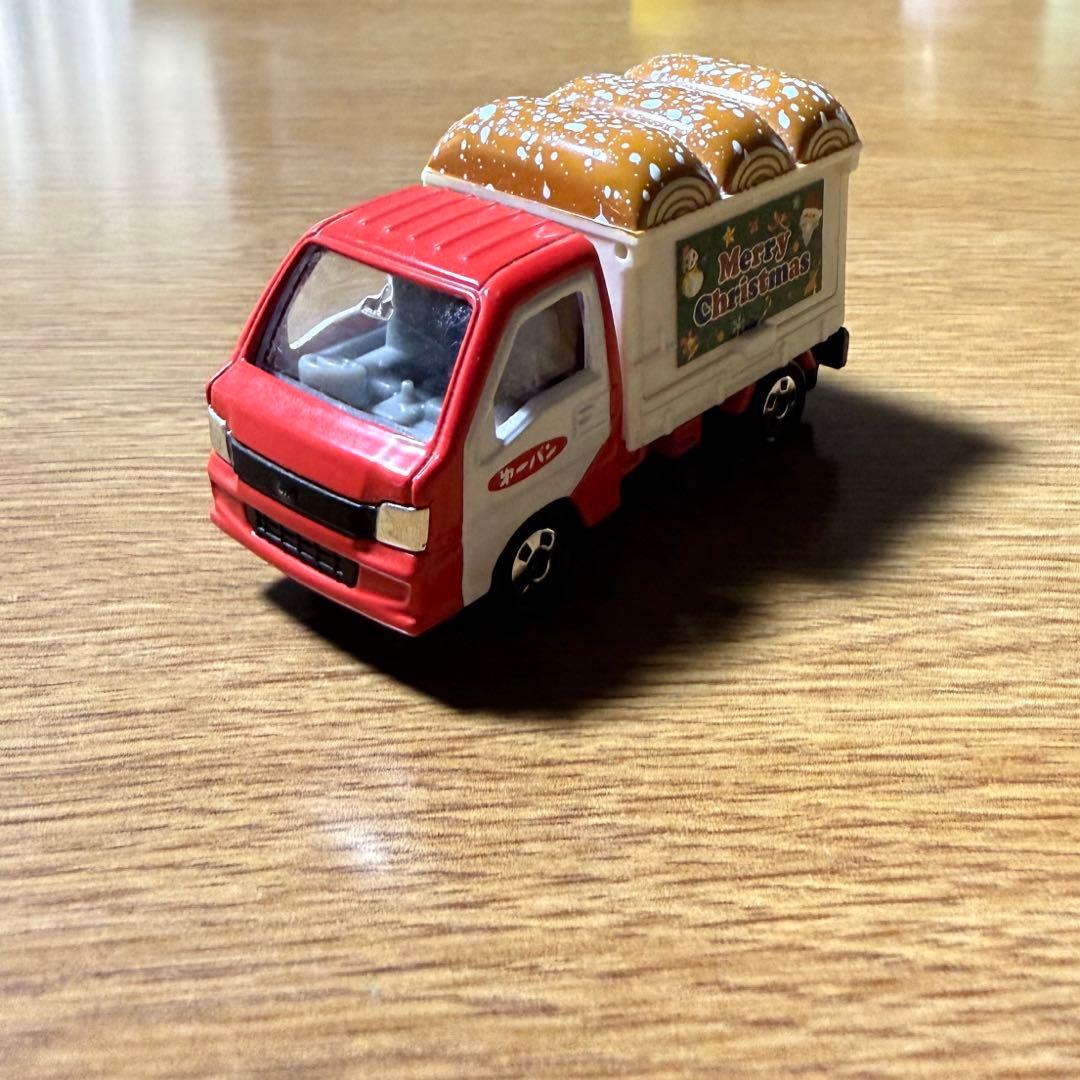 トミカ　第一パン　スバル　サンバー クリスマス仕様