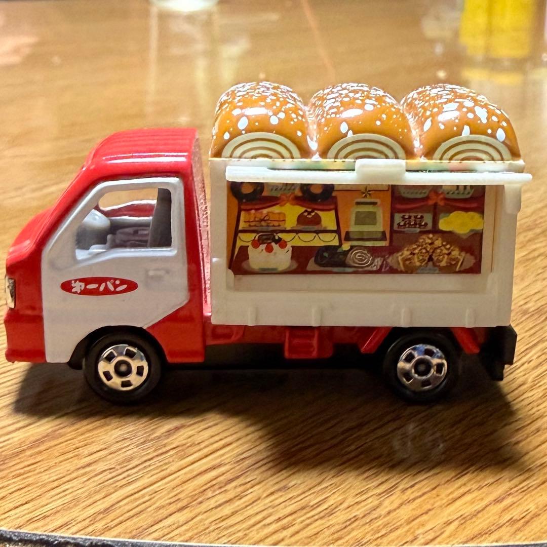 トミカ　第一パン　スバル　サンバー クリスマス仕様