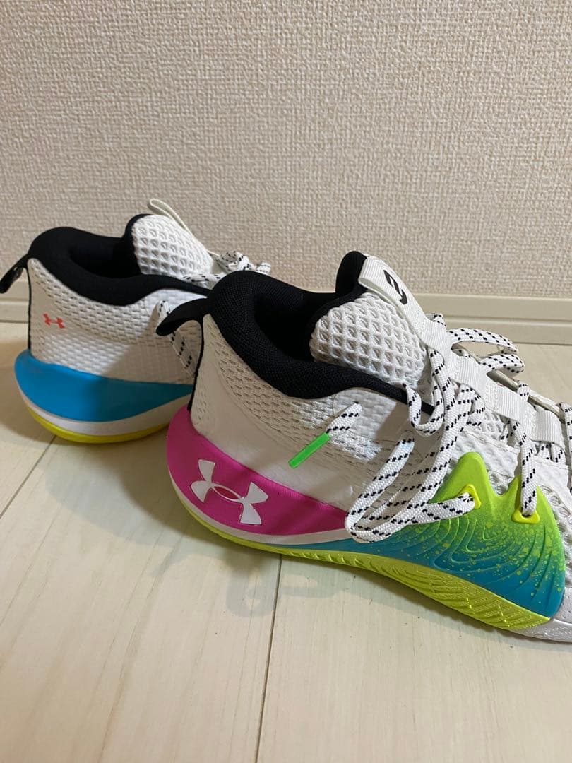 Under Armour バスケットボールシューズ ホワイト/マルチカラー