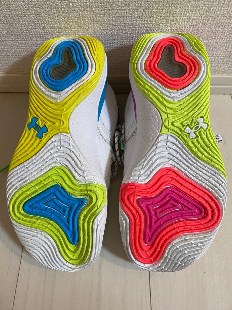 Under Armour バスケットボールシューズ ホワイト/マルチカラー