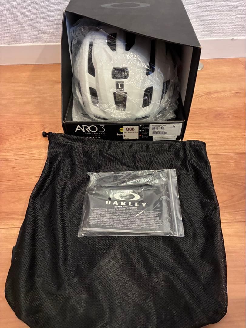 新品　オークリー　ARO3 ENDURANCE - MIPS - ホワイト　L